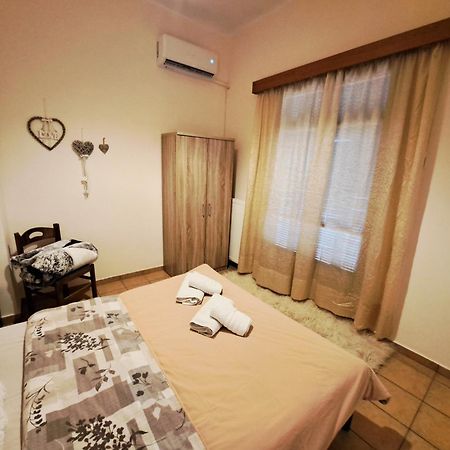 Apartamento House With Yard Subway 5Min Walk Atenas Exterior foto